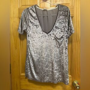 POL size M mauve pink velvet  v neck blouse